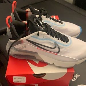 Air Max 2090 women’s pure platinum